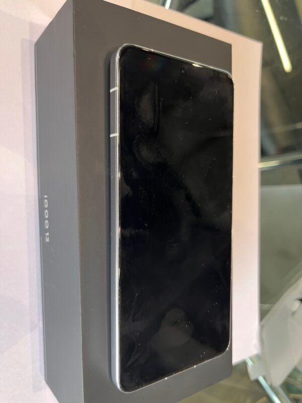 iQOO 13 5G (Legend, 12GB RAM, 256GB Storage) | Snapdragon 8 Elite Mobile Platform | World's First Q10 2K 144Hz Ultra EyeCare Display | Supercomputing chip Q2 - Image 2